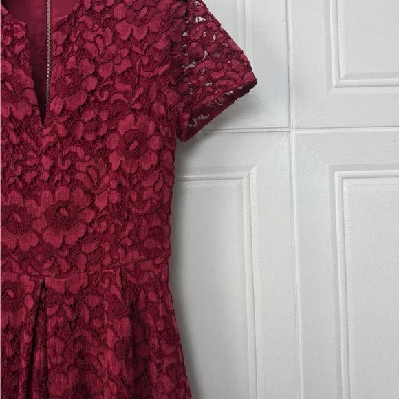 🚩steal Authentic Burberry Floral Lace Midi Dress in Deep Red - Picture 2 of 7